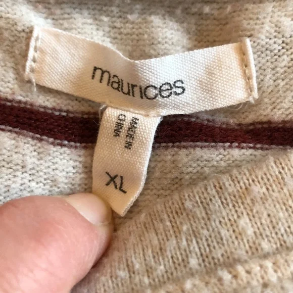 Maurices sweatshirt size XL gently used - Picture 2 of 5